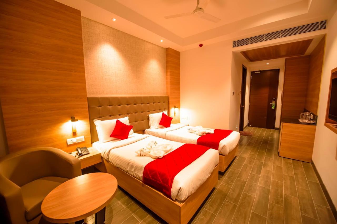 Hotel Annamalai Bahur Exteriör bild