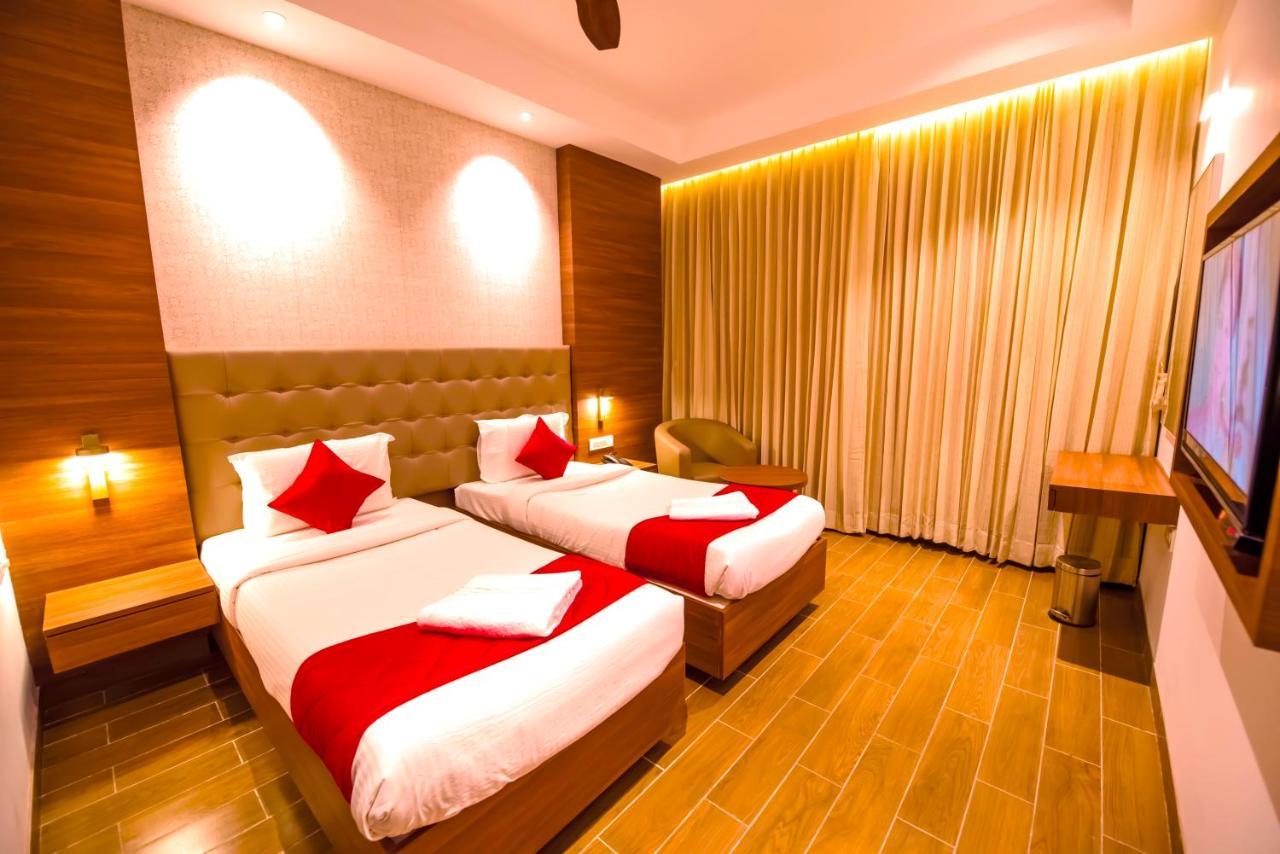 Hotel Annamalai Bahur Exteriör bild