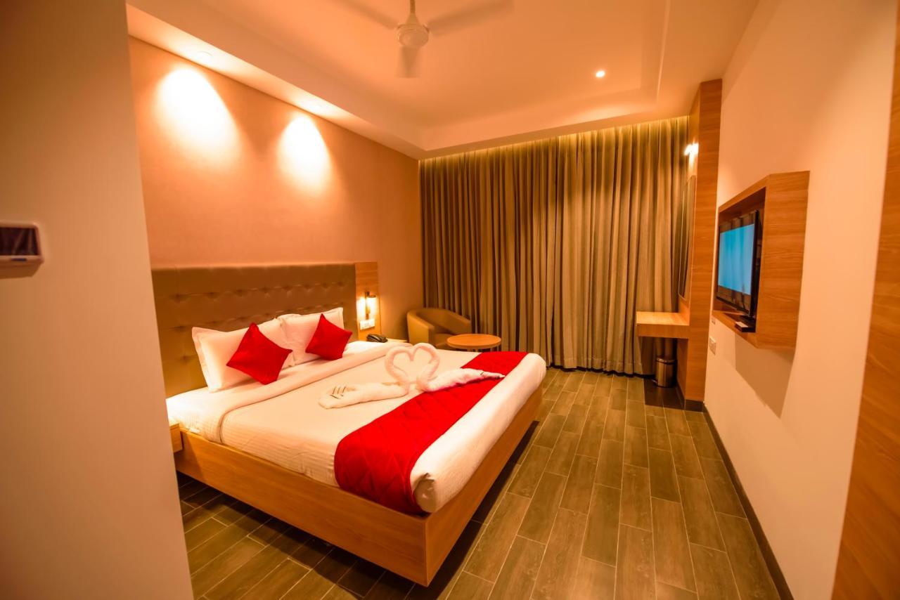Hotel Annamalai Bahur Exteriör bild