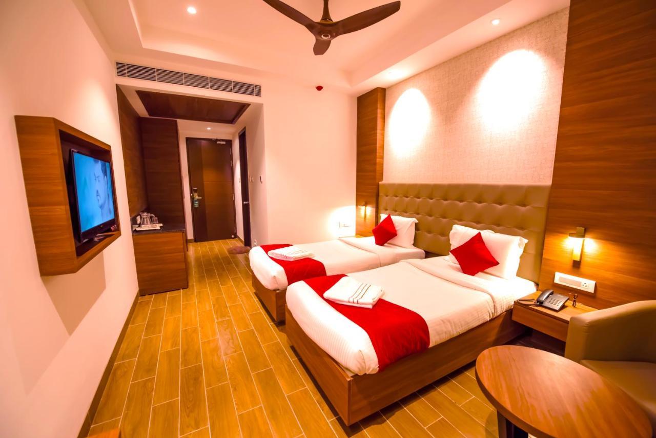 Hotel Annamalai Bahur Exteriör bild